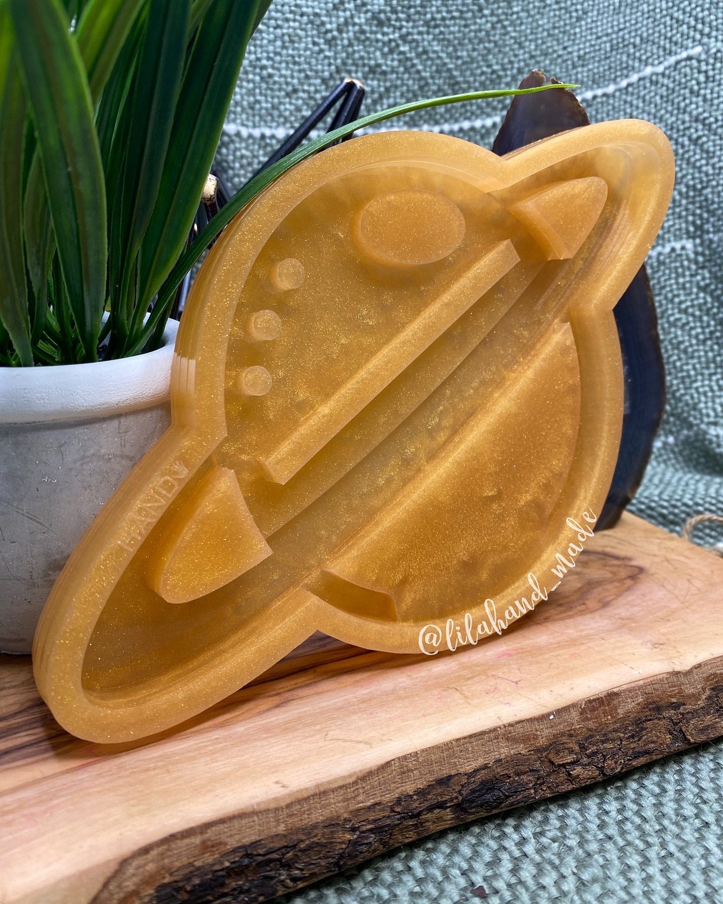 saturn rolling tray mold